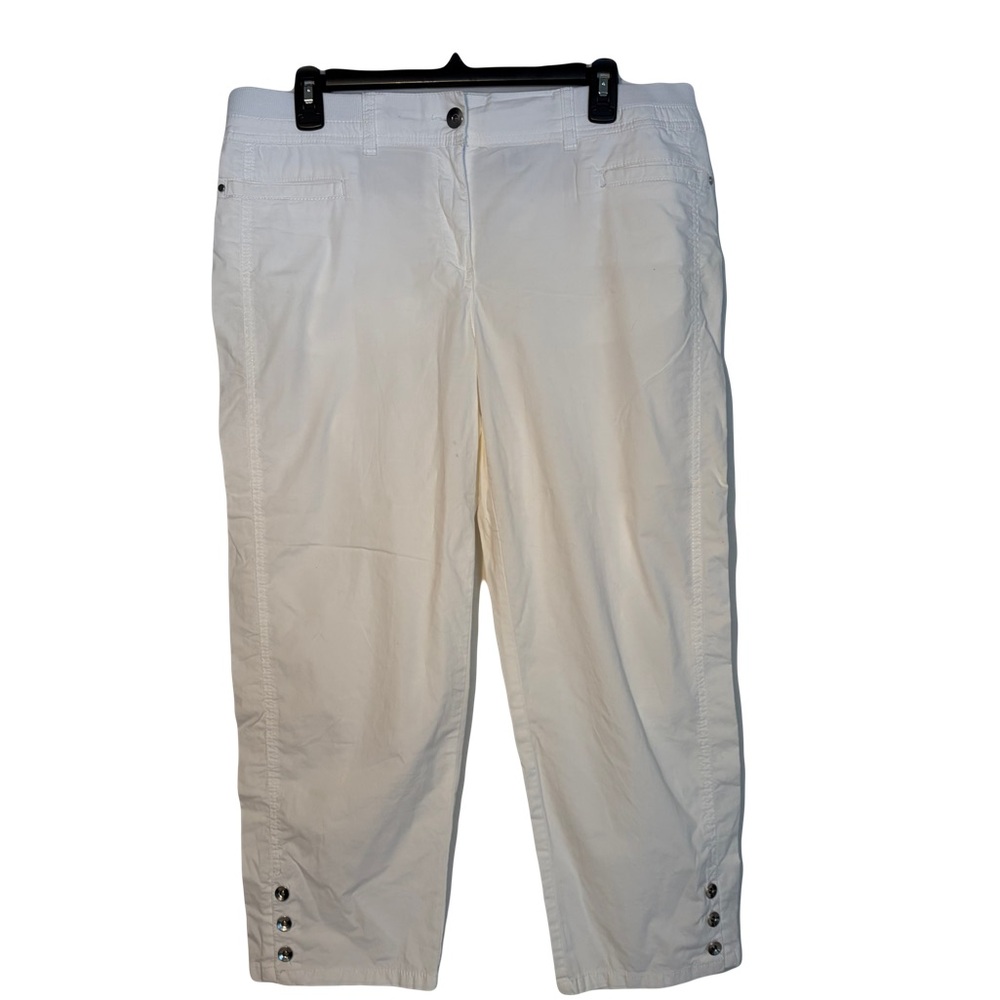 Chico's White Cropped Pants/capris w/Button Hem size 1.5 =medium/10